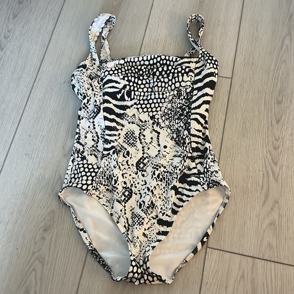 ⭐️Calvin Klein Snake Print Swimwear, Size 6, Excellent Support & Condition - Picture 7 of 10